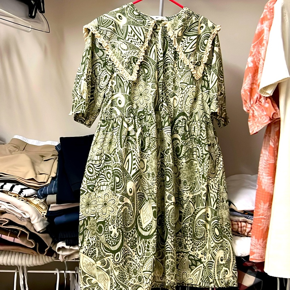 Cute floral dress size M
